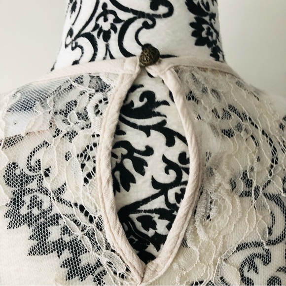 American Eagle Lace Bell Sleeve V-Neck Blouse Top Shirt Ivory Cream XS - Picture 8 of 12